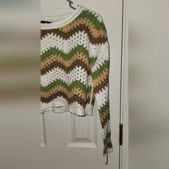 Truth by Republic Green Brown White Chevron Cropped Crochet Sweater - Picture 2 of 10